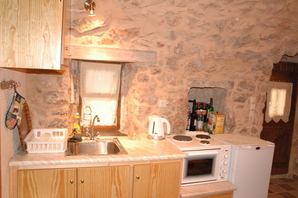 Stoneapartments, Γ Κωσταλοσ Και Σια Οε Авгонима Экстерьер фото