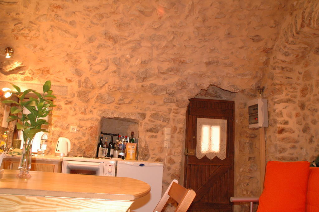 Stoneapartments, Γ Κωσταλοσ Και Σια Οε Авгонима Экстерьер фото