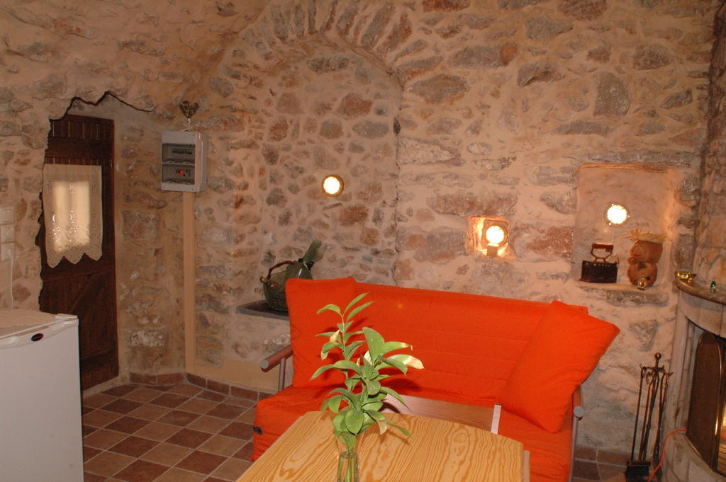 Stoneapartments, Γ Κωσταλοσ Και Σια Οε Авгонима Экстерьер фото