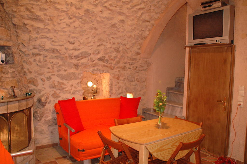 Stoneapartments, Γ Κωσταλοσ Και Σια Οε Авгонима Экстерьер фото