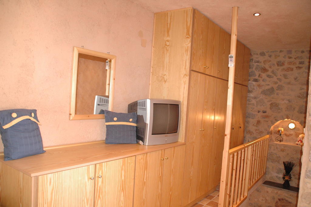 Stoneapartments, Γ Κωσταλοσ Και Σια Οε Авгонима Экстерьер фото