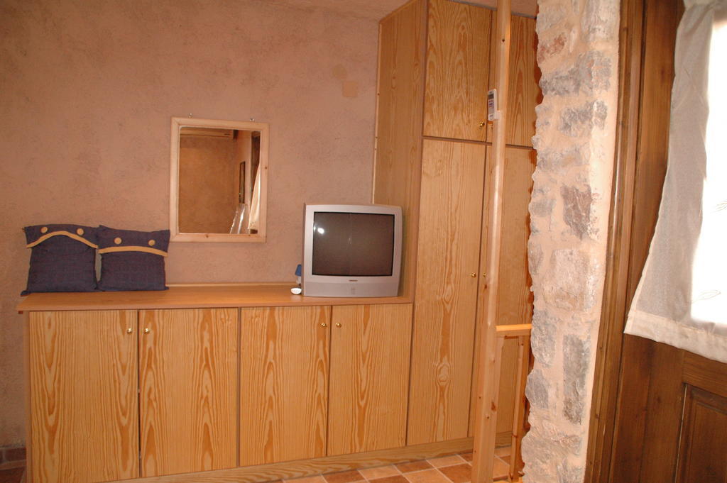 Stoneapartments, Γ Κωσταλοσ Και Σια Οε Авгонима Экстерьер фото