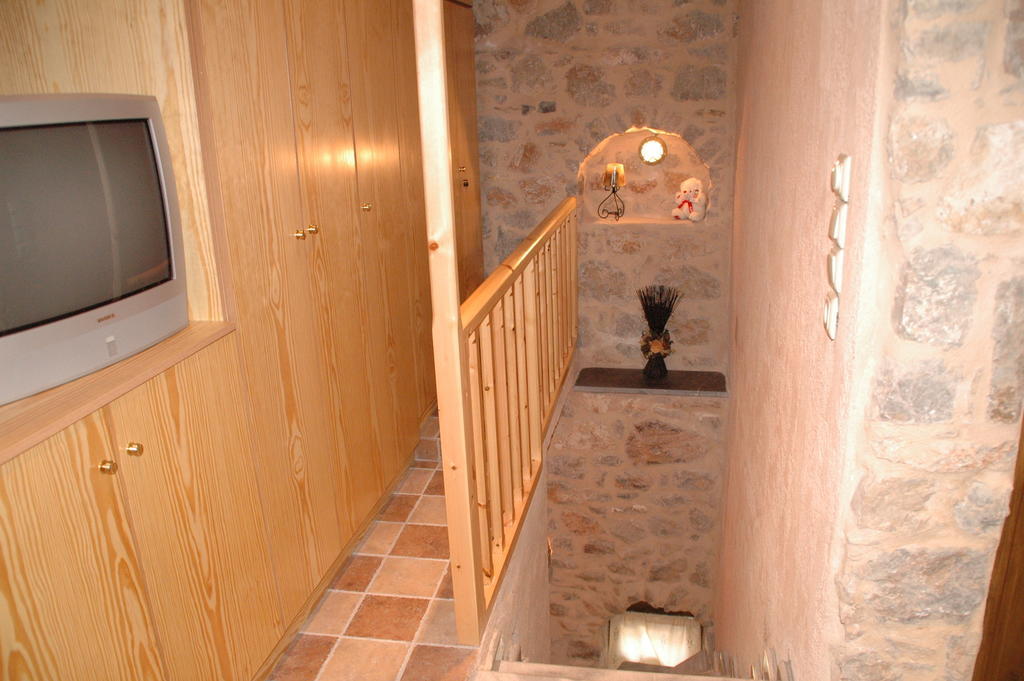 Stoneapartments, Γ Κωσταλοσ Και Σια Οε Авгонима Экстерьер фото